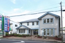 <h4>仁戸名薬局</h4>